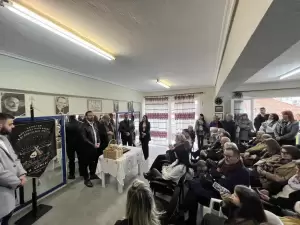 Το Ξαθέρι: Η καθιερωμένη κοπή της πρωτοχρονιάτικης πίτας