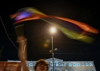 Βουλή: Ποιοι καταψήφισαν τον γάμο των ομοφύλων και ποιοι απουσίαζαν