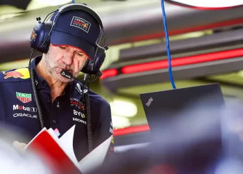 Formula 1: Πώς εμπλέκεται ο Νιούι στον “πόλεμο ισχύος” της Red Bull Racing