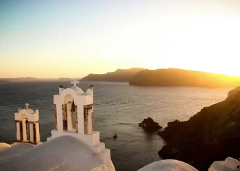 Handelsblatt για την τουριστική σεζόν –  Ζητούνται εργαζόμενοι για το ελληνικό οικονομικό θαύμα