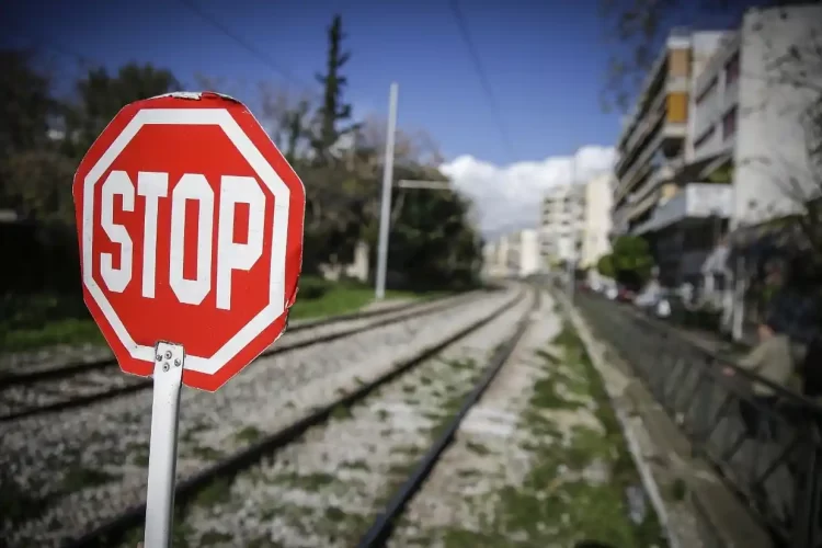 Αφύλακτες διαβάσεις τρένων – Οι μπάρες δεν θα κατέβουν γιατί δεν υπάρχουν ανταλλακτικά