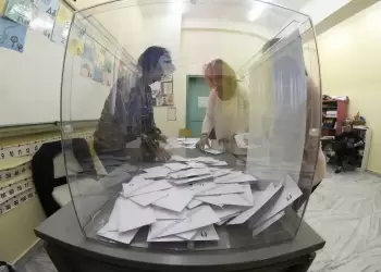 Δημοσκόπηση: «Πέφτουν» ΝΔ, ΣΥΡΙΖΑ, ΠΑΣΟΚ – Ανησυχητική ενίσχυση «δεξιά της δεξιάς»