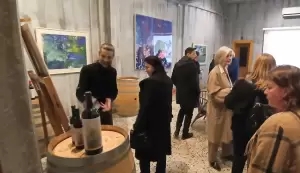 Εικαστικά έργα της Αγγελικής Σιάμου στο Λιτόχωρο συνοδεύουν την παρουσίαση της νέας επετειακής ετικέτας για το Κτήμα Κούρτη