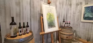 Εικαστικά έργα της Αγγελικής Σιάμου στο Λιτόχωρο συνοδεύουν την παρουσίαση της νέας επετειακής ετικέτας για το Κτήμα Κούρτη