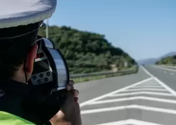 Έρχεται μείωση των ορίων ταχύτητας – Σε ποια σημεία η μέγιστη θα είναι στα 30 χλμ.