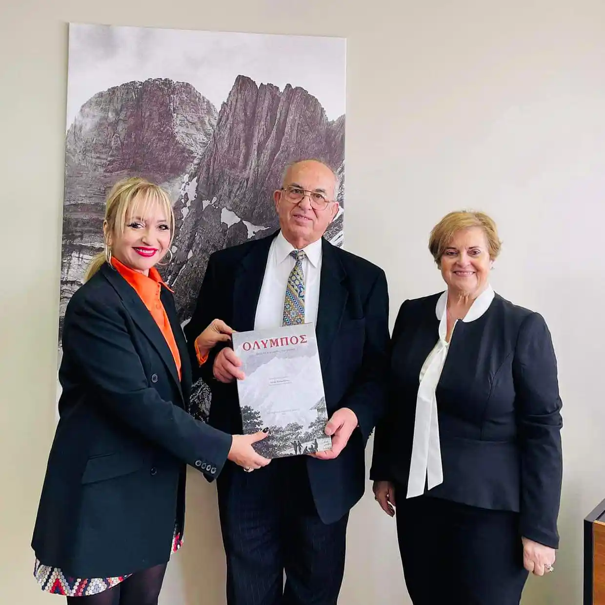 Εθιμοτυπική επίσκεψη του Προέδρου του Ιδρύματος Μεγάλου Αλεξάνδρου και του Δ.Σ. στην Αντιπεριφερειάρχη Πιερίας Εθιμοτυπική επίσκεψη του Προέδρου του Ιδρύματος Μεγάλου Αλεξάνδρου και του Δ.Σ. στην Αντιπεριφερειάρχη Πιερίας