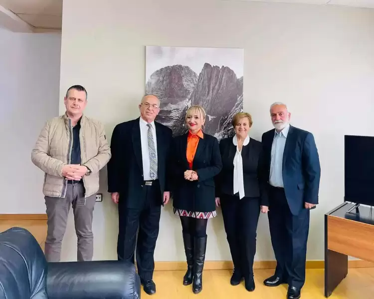 Εθιμοτυπική επίσκεψη του Προέδρου του Ιδρύματος Μεγάλου Αλεξάνδρου και του Δ.Σ. στην Αντιπεριφερειάρχη Πιερίας Εθιμοτυπική επίσκεψη του Προέδρου του Ιδρύματος Μεγάλου Αλεξάνδρου και του Δ.Σ. στην Αντιπεριφερειάρχη Πιερίας