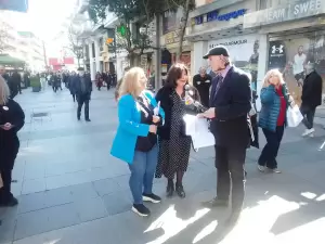 Γυναίκα θα πει… Εκδήλωση για την παγκόσμια ημέρα της γυναίκας – Συμβαίνει τώρα στην Πλατεία Ελευθερίας (βίντεο και εικόνες)