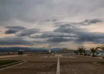 Καιρός: Βροχές, καταιγίδες κεραυνοί – Έκτακτο δελτίο επιδείνωσης