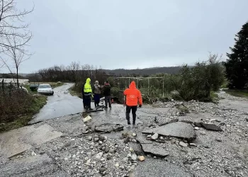 Κακοκαιρία στην Κατερίνη: Κλιμάκια της τεχνικής υπηρεσίας του Δήμου αποτυπώνουν το μέγεθος των καταστροφών
