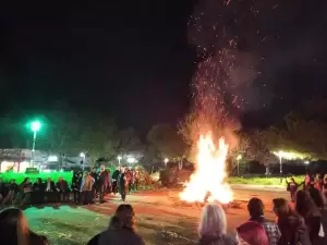 Κατερίνη: Πέφτει η αυλαία για το φετινό καρναβάλι – το κάψιμο του φανού σε διαφορά σημεία της πόλης (εικόνες & βίντεο)