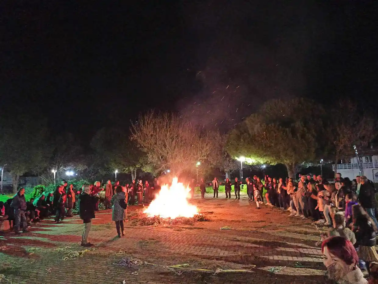 Κατερίνη: Πέφτει η αυλαία για το φετινό καρναβάλι – το κάψιμο του φανού σε διαφορά σημεία της πόλης (εικόνες & βίντεο)