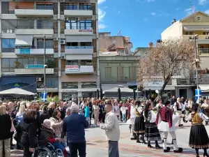 Κατερίνη: Πλατεία ελευθερίας – Χορεύοντας με την  Εστία Πιερίδων Μουσών (εικόνες & βίντεο)
