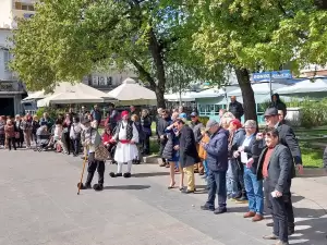 Κατερίνη: Πλατεία ελευθερίας – Χορεύοντας με την  Εστία Πιερίδων Μουσών (εικόνες & βίντεο)