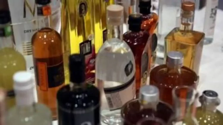 Μείωση του ΕΦΚ στα αλκοολούχα ποτά σε βάθος τριετίας 