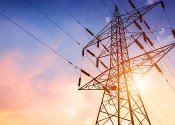 Μπαράζ επενδύσεων στα ηλεκτρικά δίκτυα – Πόσο επιβαρύνονται οι λογαριασμοί ρεύματος;