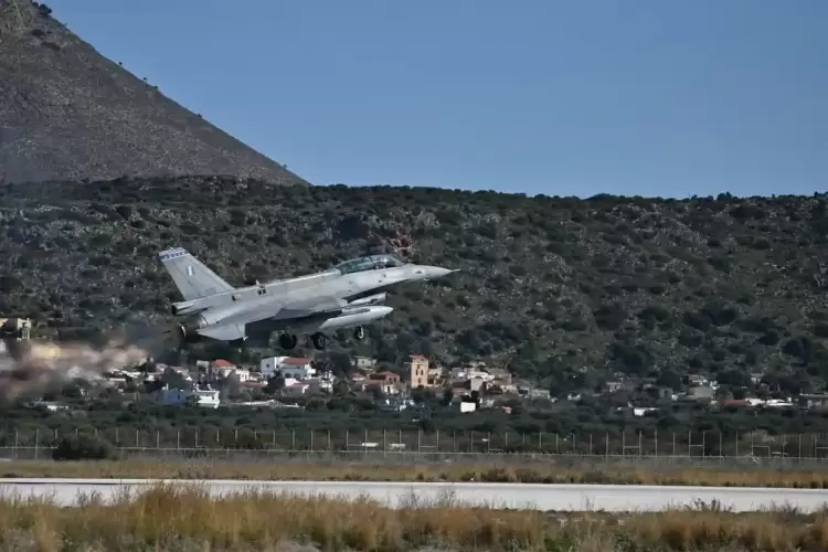Πτώση F 16: Ο πιλότος σώθηκε χάρη στην ψυχραιμία του