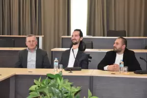 Στο Δημαρχείο Κατερίνης o Ευρωβουλευτής Στέλιος Κυμπουρόπουλος Στο Δημαρχείο Κατερίνης O Ευρωβουλευτής Στέλιος Κυμπουρόπουλος