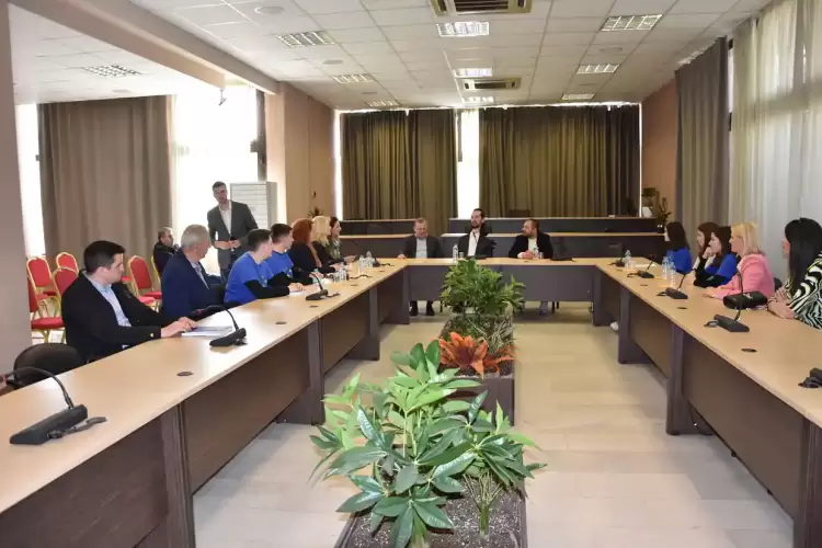 Στο Δημαρχείο Κατερίνης o Ευρωβουλευτής Στέλιος Κυμπουρόπουλος Στο Δημαρχείο Κατερίνης O Ευρωβουλευτής Στέλιος Κυμπουρόπουλος