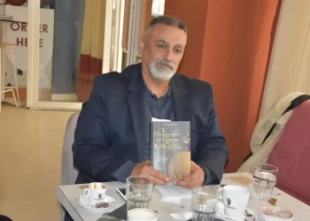 Ο συγγραφέας, Ι.Προκόπης, παρουσίασε το βιβλίο του για το θησαυροφυλάκιο με το σκήπτρο του Μ.Αλεξάνδρου