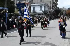 Ο Σύλλογος Θεσσαλών Πιερίας “Γεώργιος Καραϊσκάκης” στην παρέλαση της 25ης Μαρτίου.