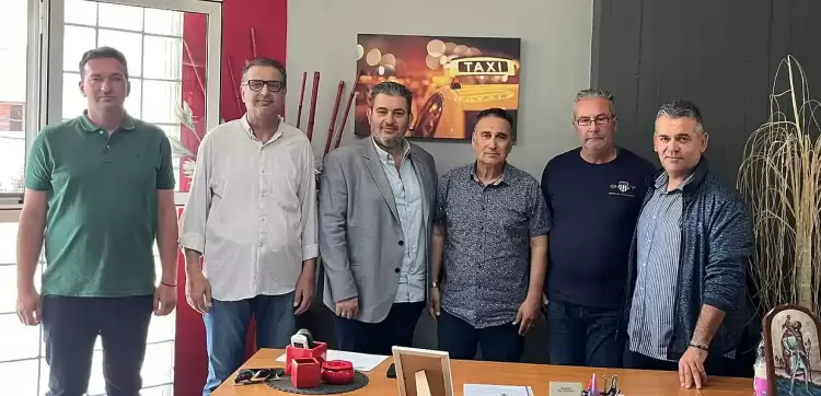 Πιερία Αύριο: Τα Ράδιο Ταξί Κατερίνης - 18300 επισκέφτηκε ο υποψήφιος Πρόεδρος του Επιμελητηρίου Πιερίας κ. Κώστας Πίτσιας