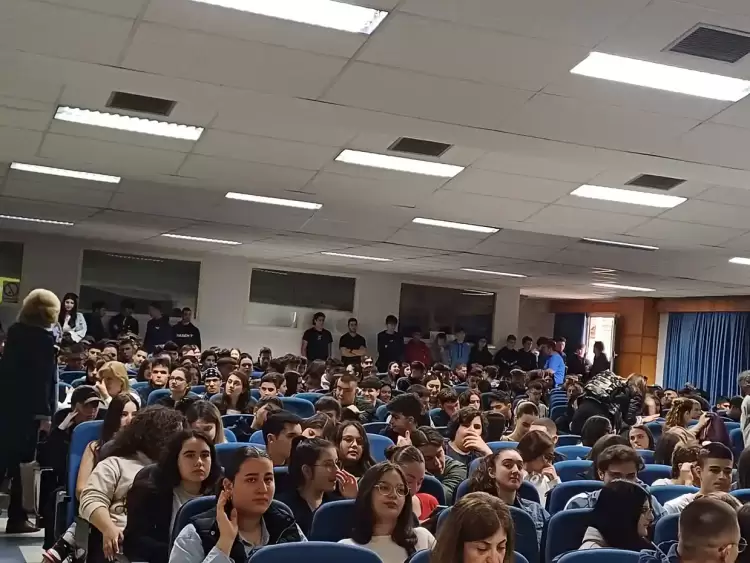 5η ημερίδα νεολαίας – «Μπροστά στην τεχνητή νοημοσύνη» (εικόνες) 5η ημερίδα νεολαίας – «Μπροστά στην τεχνητή νοημοσύνη»