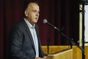 Αιγίνιο: Η κωμόπολη των πελαργών