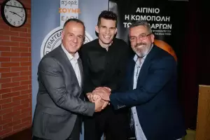 Αιγίνιο: Η κωμόπολη των πελαργών