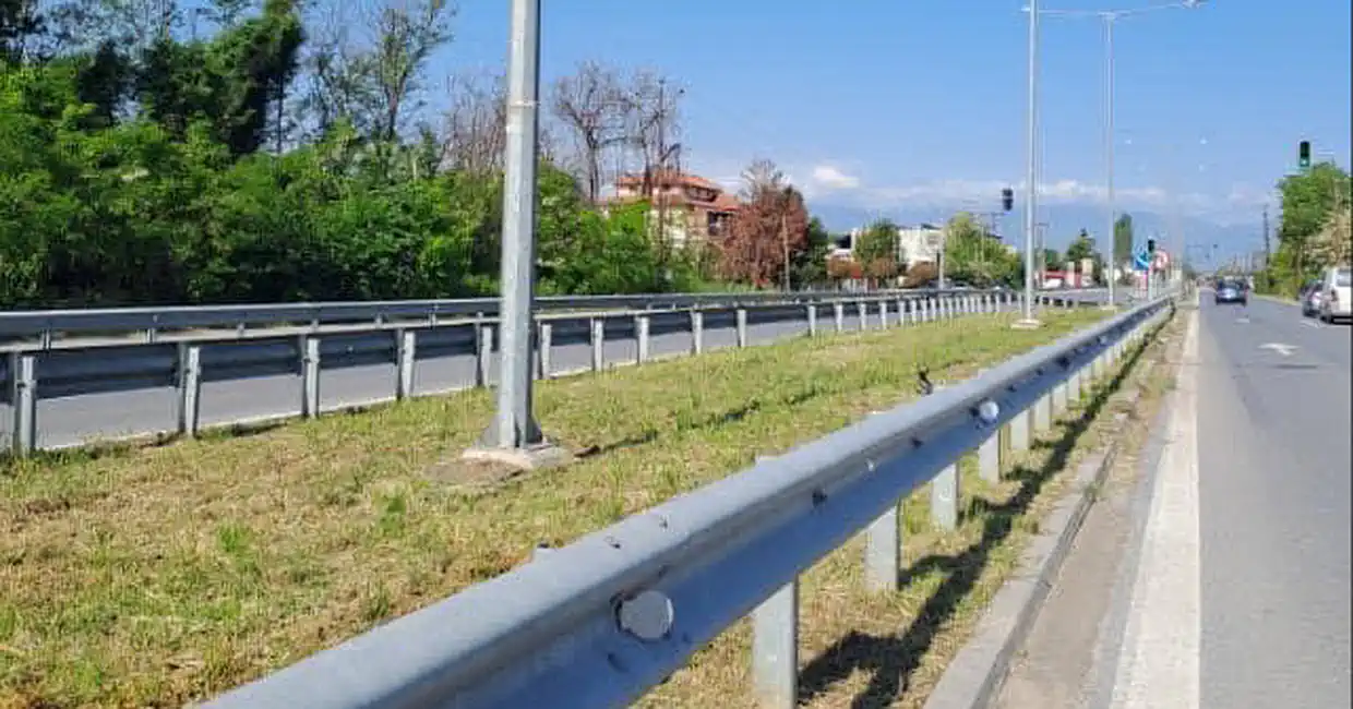 Καθαρίστηκε η παρόδια βλάστηση στο δρόμο προς Παραλία Κατερίνης Καθαρίστηκε η παρόδια βλάστηση στο δρόμο προς Παραλία Κατερίνης