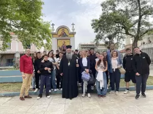 Ο Μητροπολίτης Κίτρους Γεώργιος με μαθητές στα βήματα του Αποστόλου Παύλου