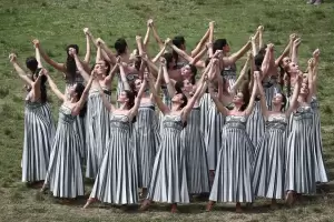 Η Ολυμπιακή Φλόγα ξεκίνησε το μαγικό της ταξίδι για το Παρίσι