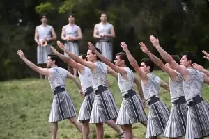Η Ολυμπιακή Φλόγα ξεκίνησε το μαγικό της ταξίδι για το Παρίσι