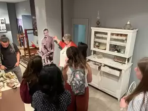 Στα καπνοχώραφα της Πιερίας ερευνητική ομάδα του ΑΠΘ με τον βιολόγο Αντώνιο Μαζάρη Στα καπνοχώραφα της Πιερίας ερευνητική ομάδα του ΑΠΘ με τον βιολόγο Αντώνιο Μαζάρη