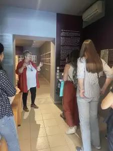 Στα καπνοχώραφα της Πιερίας ερευνητική ομάδα του ΑΠΘ με τον βιολόγο Αντώνιο Μαζάρη Στα καπνοχώραφα της Πιερίας ερευνητική ομάδα του ΑΠΘ με τον βιολόγο Αντώνιο Μαζάρη