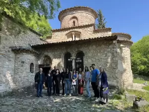 Στα καπνοχώραφα της Πιερίας ερευνητική ομάδα του ΑΠΘ με τον βιολόγο Αντώνιο Μαζάρη Στα καπνοχώραφα της Πιερίας ερευνητική ομάδα του ΑΠΘ με τον βιολόγο Αντώνιο Μαζάρη