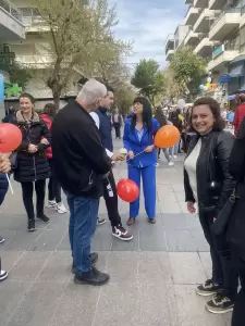 Ο Σύλλογος Προστασίας Ατόμων με Αυτισμό Πιερίας διοργάνωσε εκδήλωση στην Κεντρική Πλατεία Κατερίνης