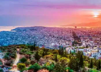 Τη δική της χρυσή… εποχή βιώνει η ελληνική αγορά ακινήτων