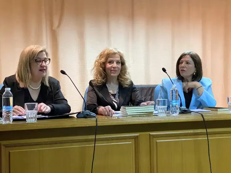 “Το λαξεμένο παγκάκι” της Θεοφανίας Ζέττα Τσεντικίδου