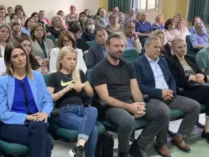 Το παζλ του αυτισμού  πολύχρωμα και έντονα