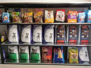 Τράπεζα τροφίμων και φαρμάκων για αδέσποτα ζώα