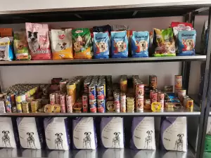 Τράπεζα τροφίμων και φαρμάκων για αδέσποτα ζώα