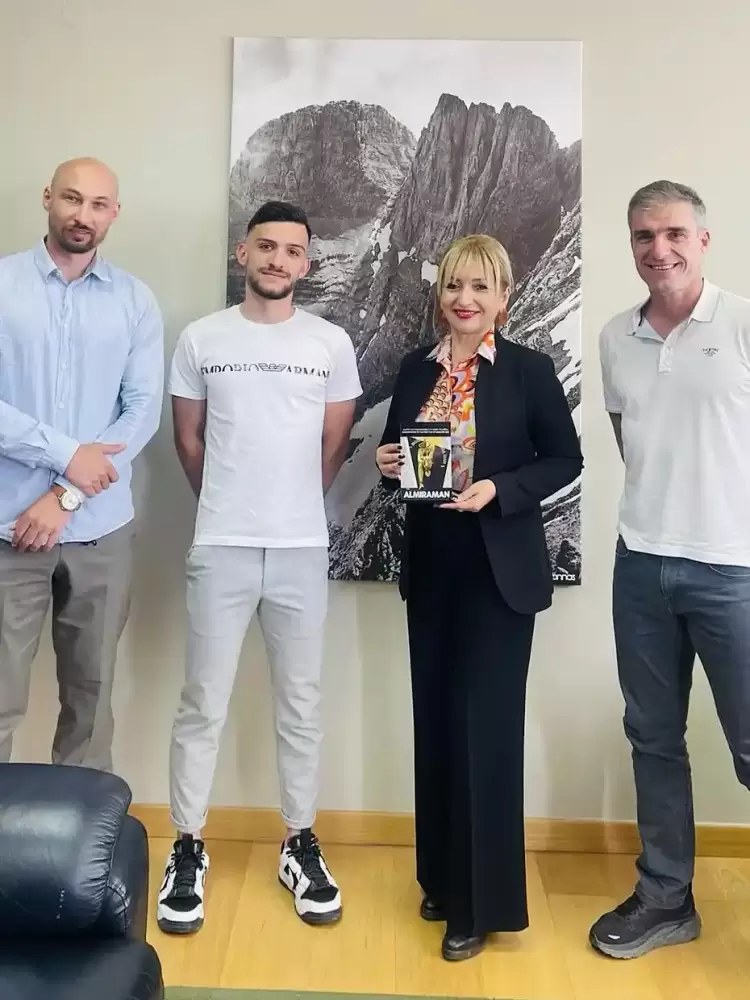 Βράβευση της Αντιπεριφερειάρχη Πιερίας από την Οργανωτική Επιτροπή του Διεθνούς Αγώνα Τριάθλου «triman»