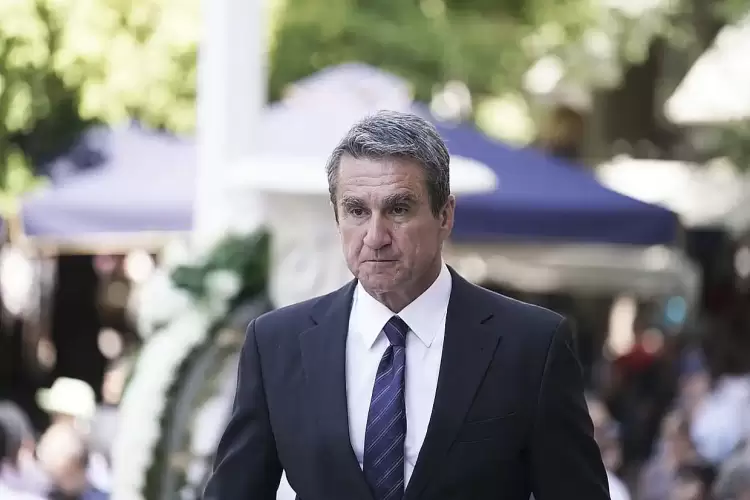 Ανδρέας Λοβέρδος και Θεόδωρος Παπαθεοδώρου έπεσαν θύματα απάτης στο Facebook Ανδρέας Λοβέρδος και Θεόδωρος Παπαθεοδώρου έπεσαν θύματα απάτης στο Facebook