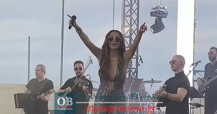 Η Δέσποινα Βανδή στο Grand Opening του Almira Beach Bar