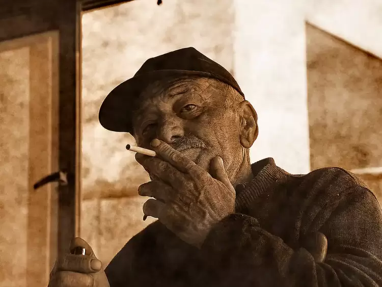 Διασκεδάζουμε τραγουδώντας τον πόνο και τα βάσανα μας Διασκεδάζουμε τραγουδώντας τον πόνο και τα βάσανα μας