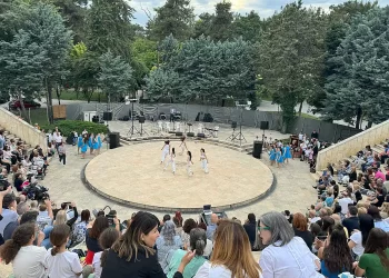 Δήμος Κατερίνης: Πανδαισία μουσικής & χορού στο Δημοτικό Θέατρο