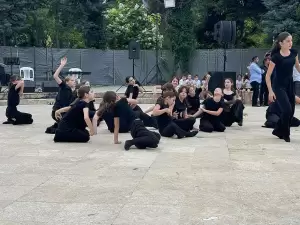 Δήμος Κατερίνης: Πανδαισία μουσικής & χορού στο Δημοτικό Θέατρο