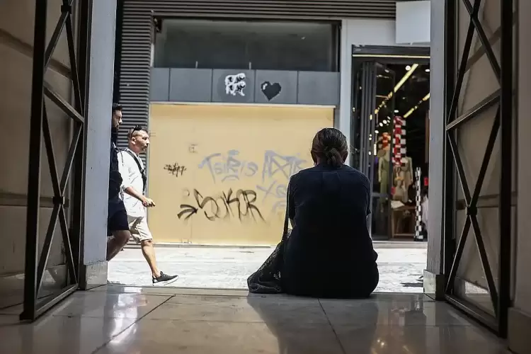 Φθίνει η αγοραστική δύναμη των Ελλήνων – Ανησυχητική η εικόνα της κατανάλωσης   