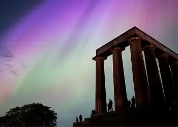 Γεωμαγνητική καταιγίδα χτυπά τη Γη – Μαγευτικές εικόνες από Ευρώπη και Αμερική